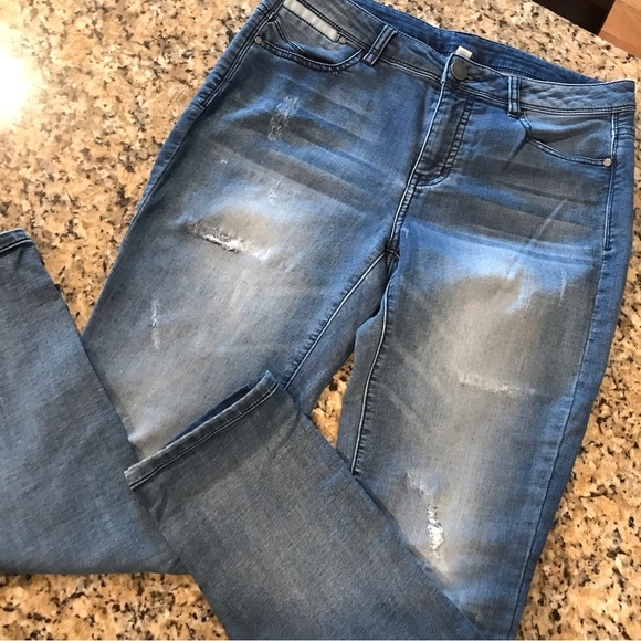 Design Lab Lord & Taylor Denim - ▪️DESIGN LAB Distressed Jeans